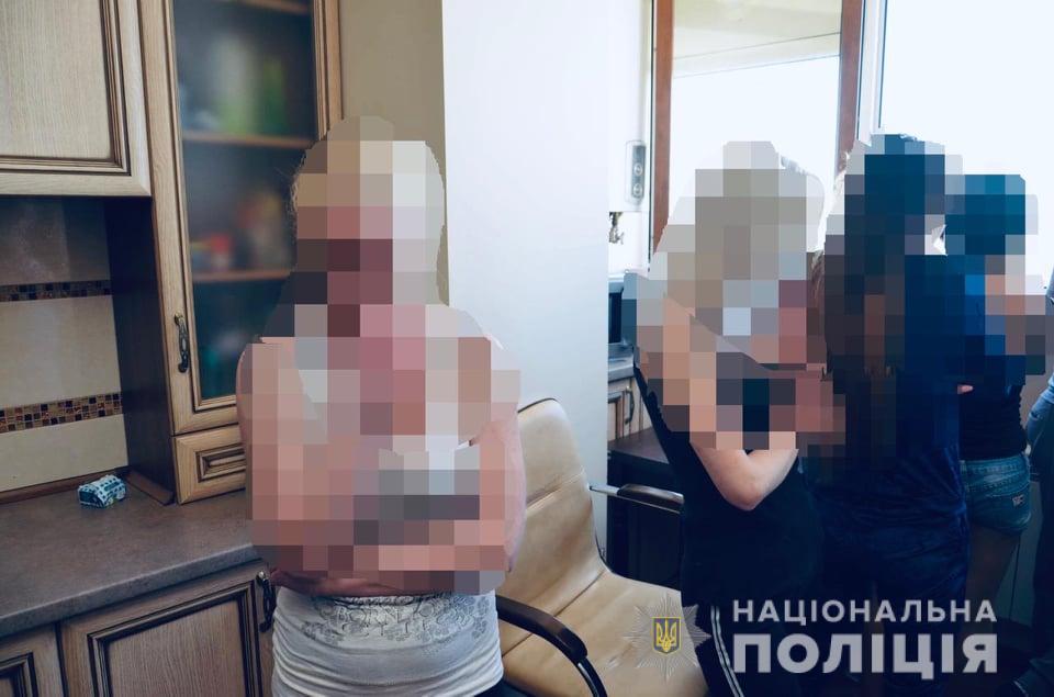 Клиентов искали двое администраторов