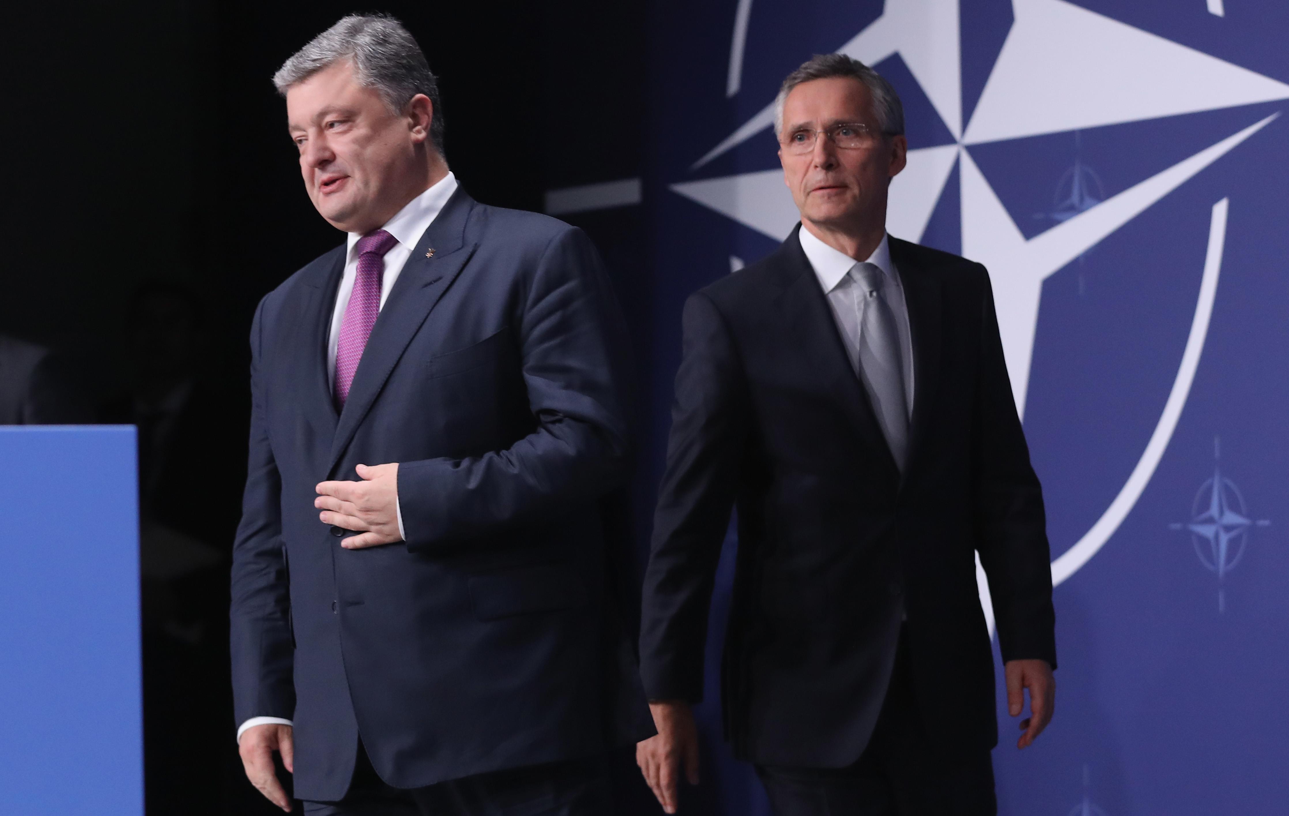 2019 год - Порошенко и Столтенберг обсудили реформирование оборонного сектора в соответствии со стандартами НАТО 2019 год - В Кремле ответили на заявление президента Литвы об ультиматуме Путина | Свежие Новости