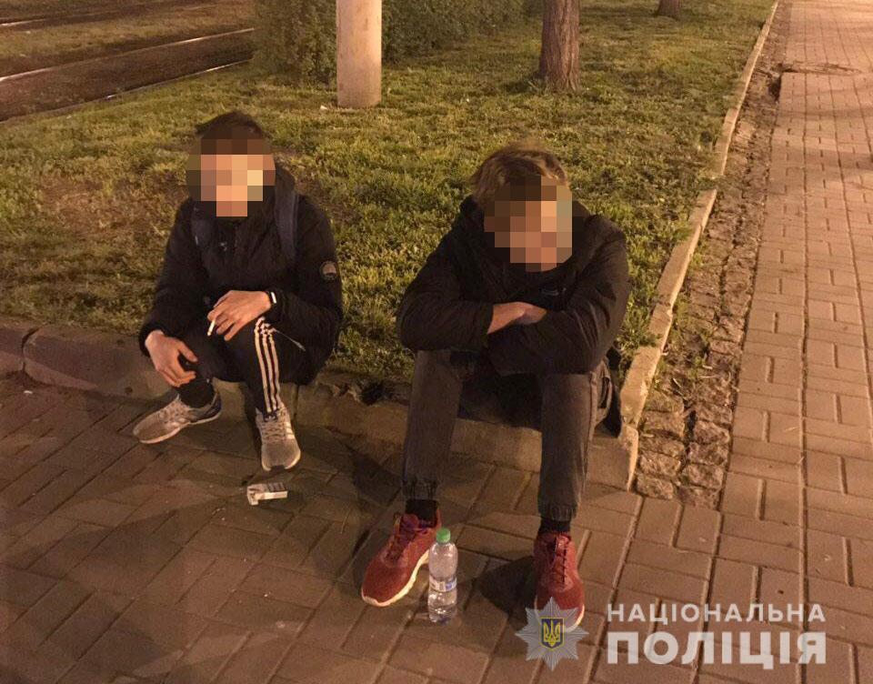 Еще двум 19 и 21
