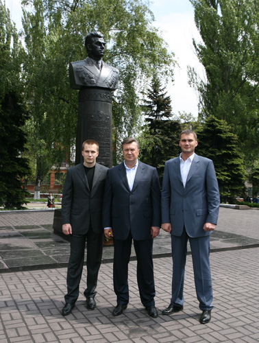 Янукович с сыновьями