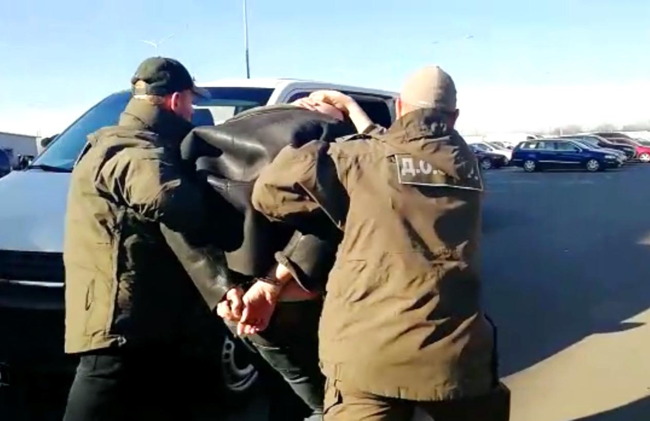 Одного из сутенеров поймали в аэропорту