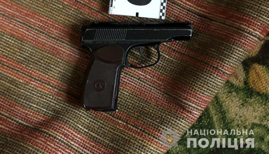 На месте работают оперативники