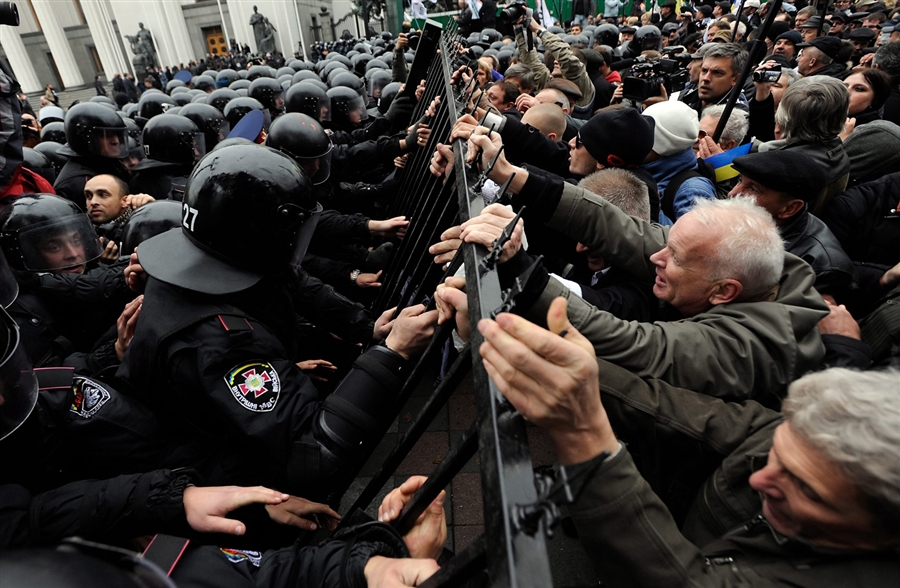 Украинцы готовы к политическим протестам. В том числе за деньги