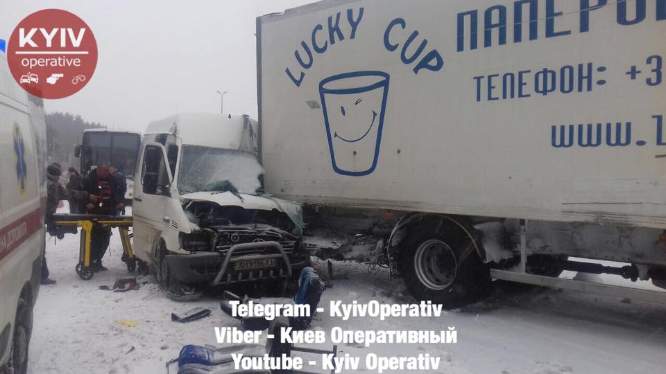 Трех пострадавших госпитализировали