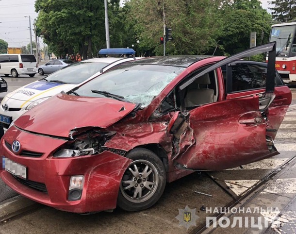 Автомобиль после ДТП с трамваем