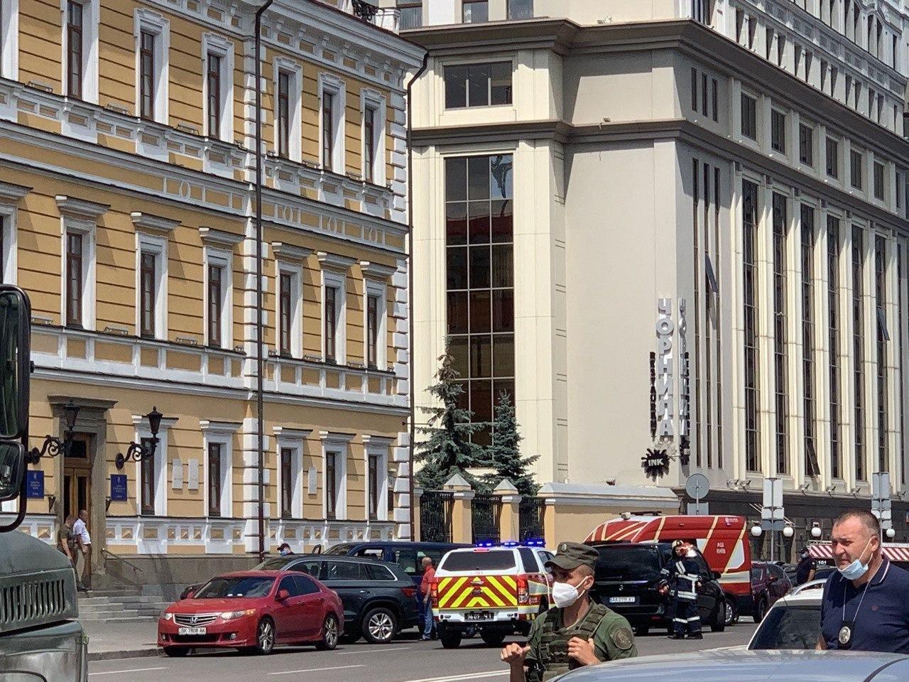 В полицию позвонила руководительница Универсал Банка