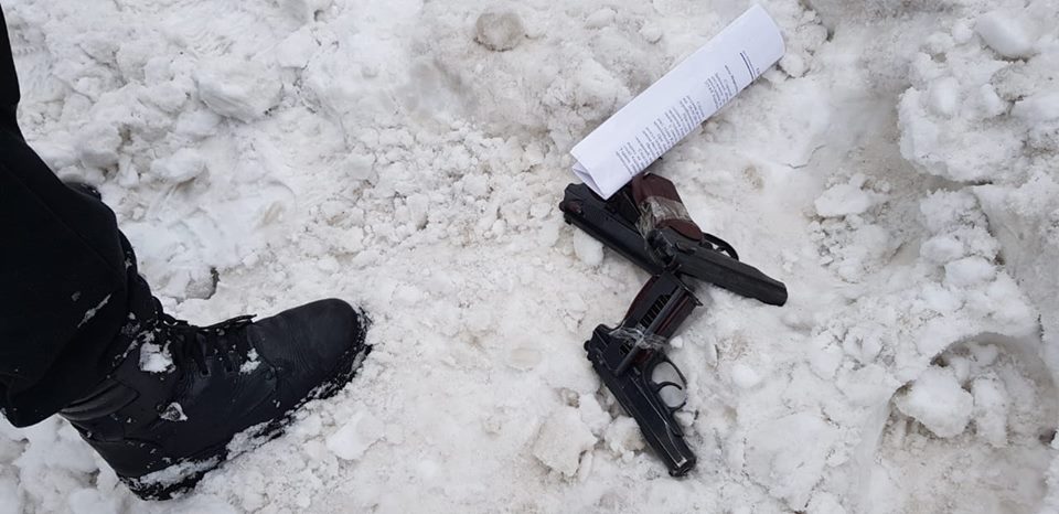 Преступника задержали при покупке новых пистолетов
