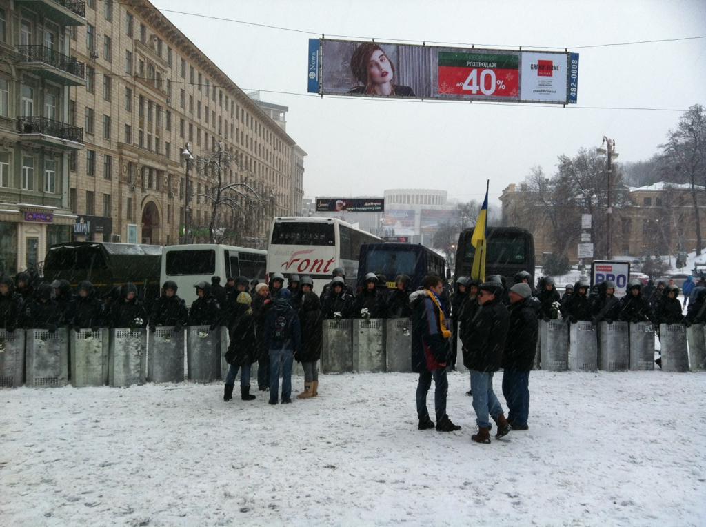 9 декабря Евромайдан оцеплен силовиками. Пост на улице Грушевского