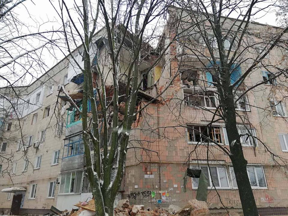 На месте взрыва работают полиция,