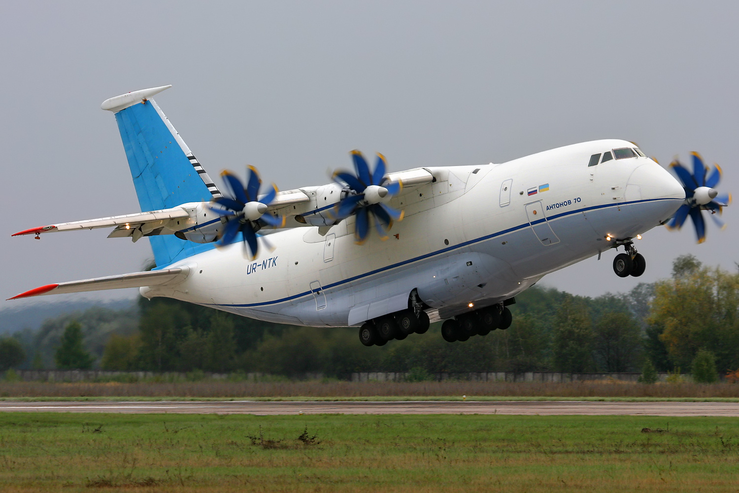 Самолет Ан-70 - самое главное достижение независимой Украины