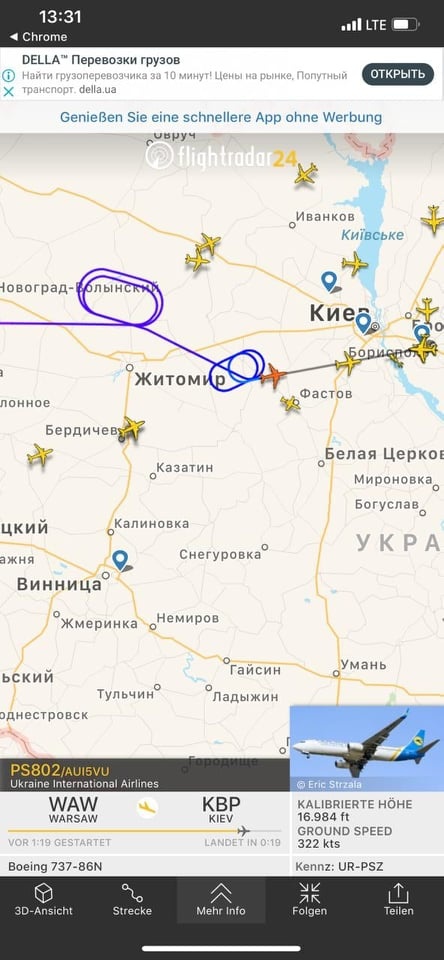 Аэропорт не принимал из-за грозы