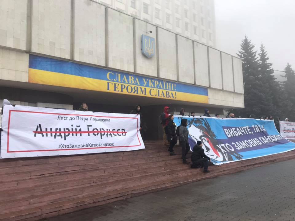 Глава государства избежал встречи с митингующими