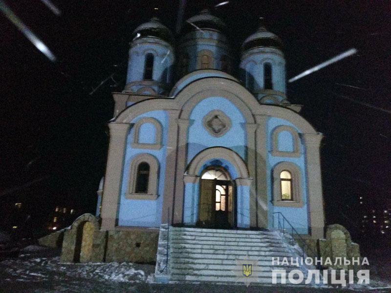 Как пояснил злоумышленник, он слышал о чудодейственной силе мощей и решил держать их дома