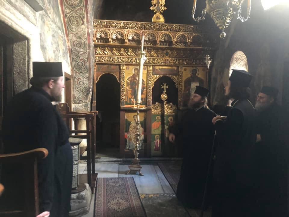 Украинские священники посещают легендарные места острова