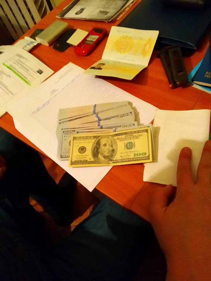 Всего подозреваемые успели получить 40 тысяч долларов до того, как их поймали