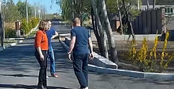 Момент нападения на журналистов