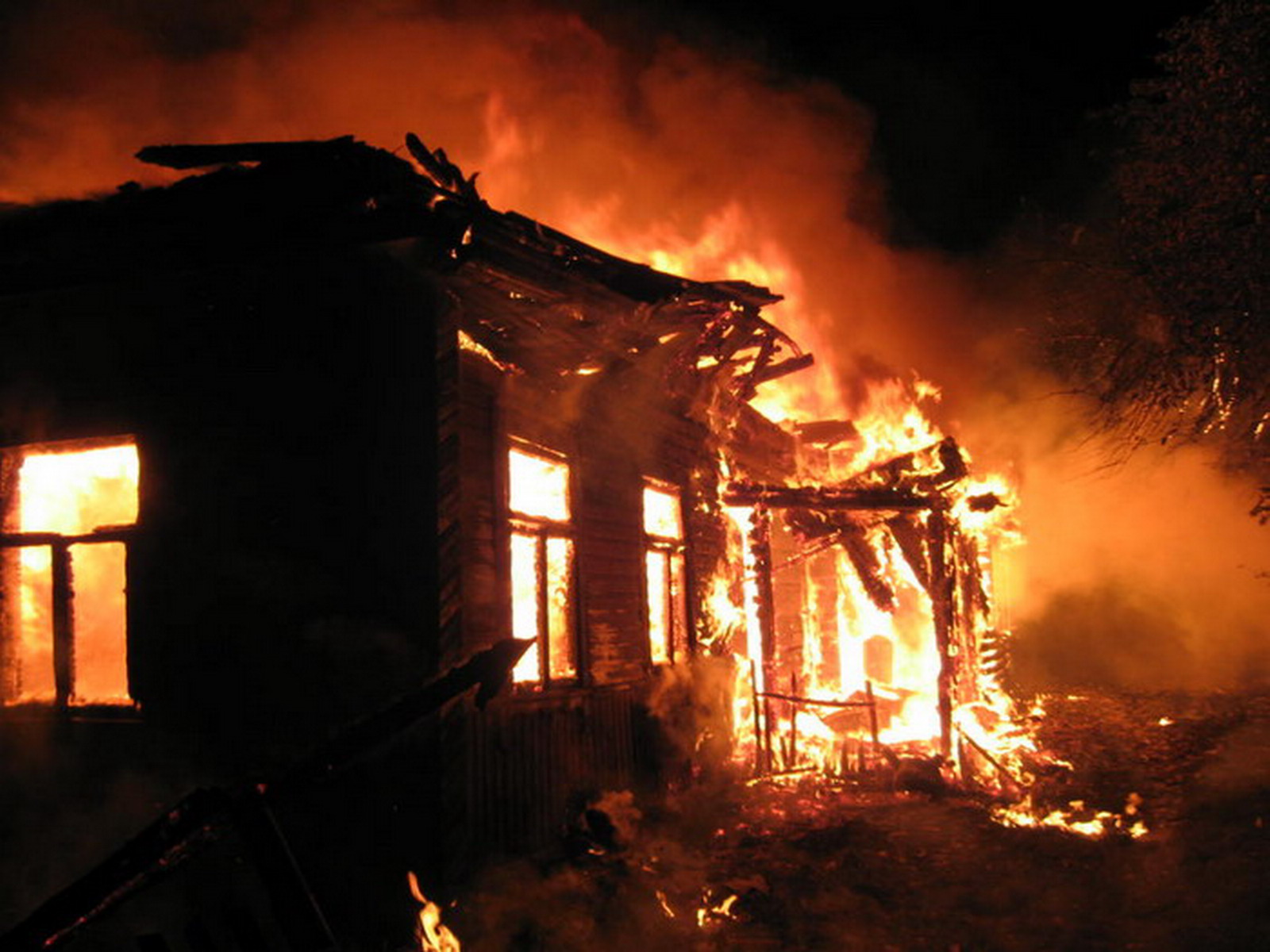 Житель Вятскополянского района поджег собственный дом ради страховки