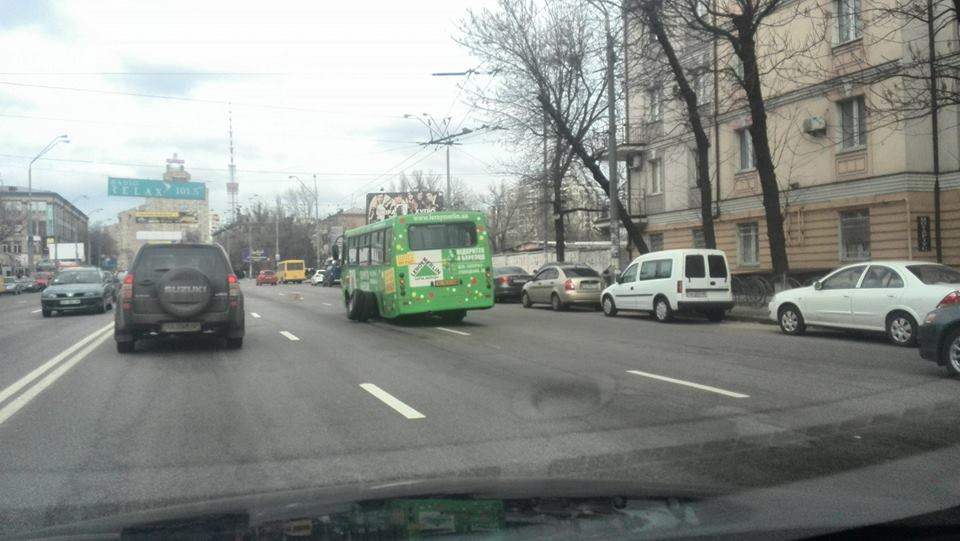 У маршрутки на ходу отвалилось колесо