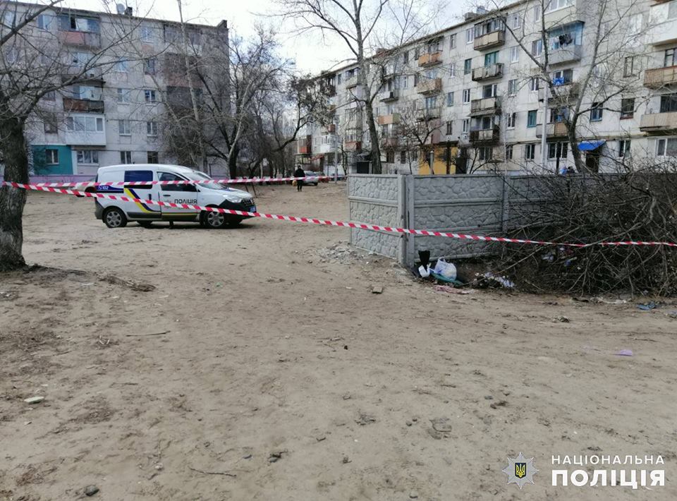 На месте происшествия работает полиция