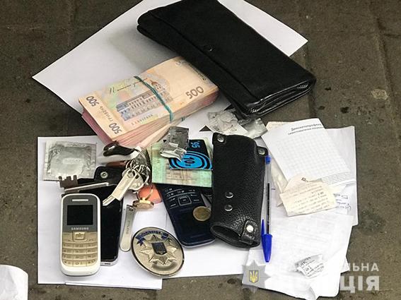 Изъятые у полицейского вещи
