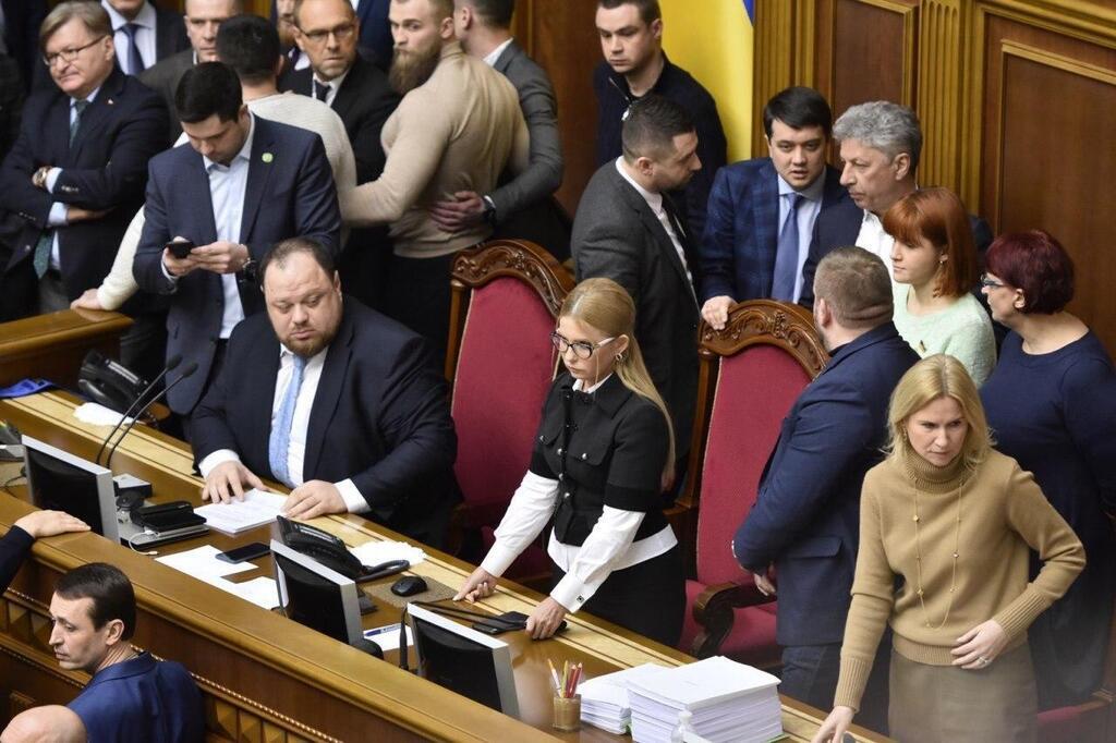 Тимошенко заблокировала место Разумкова