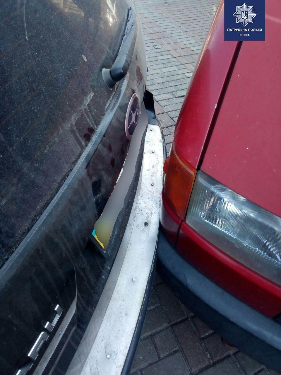 В Киеве пьяный водитель разгромил три автомобиля