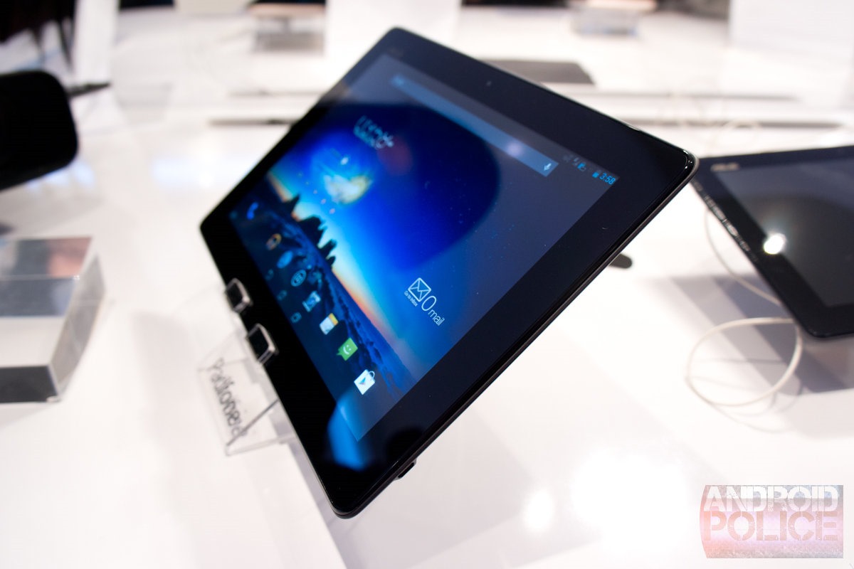 ASUS PadFone Infinity - док-станция в виде планшета
