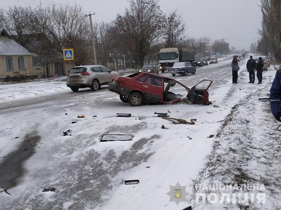 Водителя легковушки с телесными повреждениями доставили в больницу