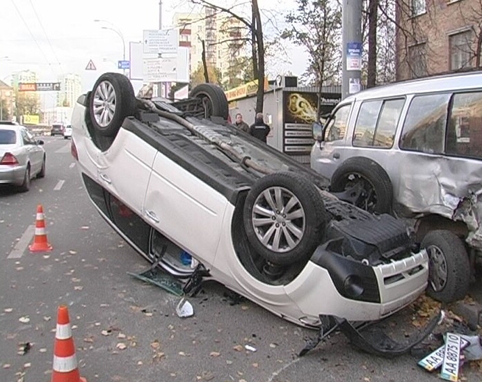 Субару перевернулся от удара