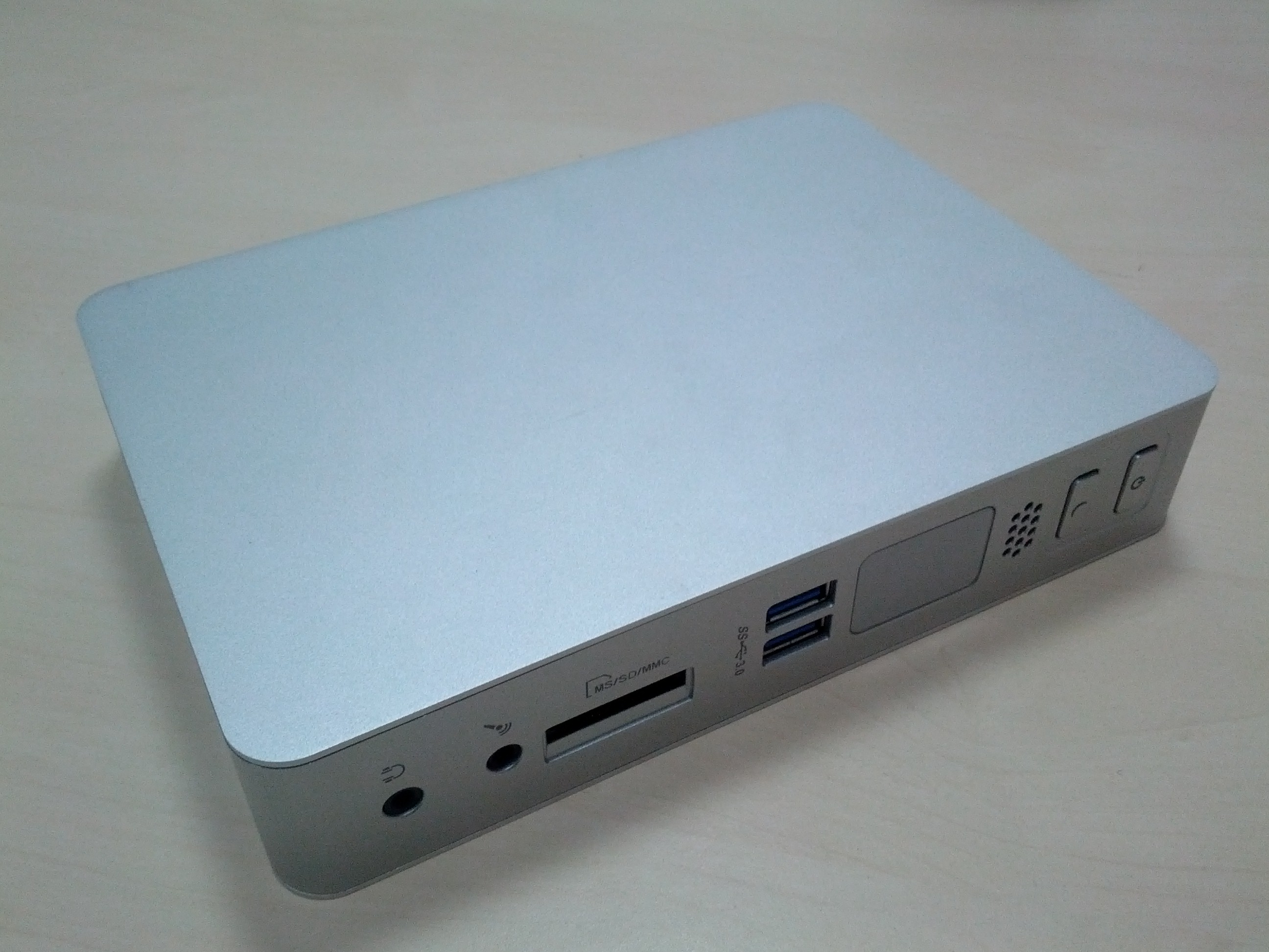 Foxconn nanoPC - металлический корпус