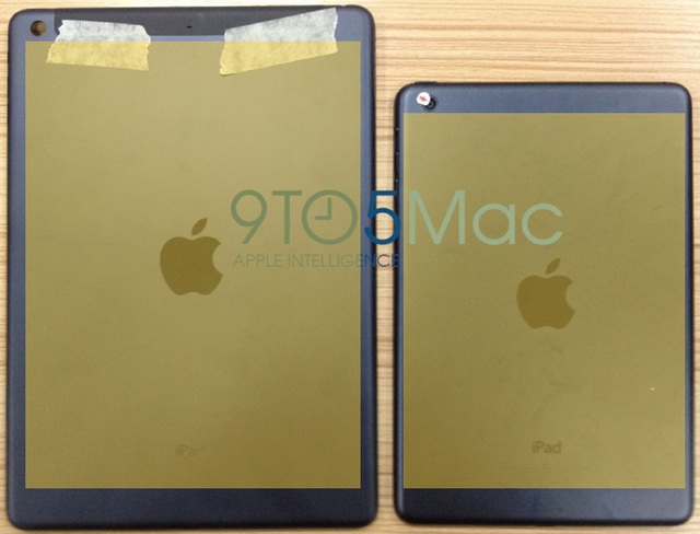 iPad 5 и наклеенный желтый лист бумаги в виде дисплея