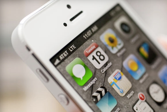 iPhone 5 взломали при помощи зарядки