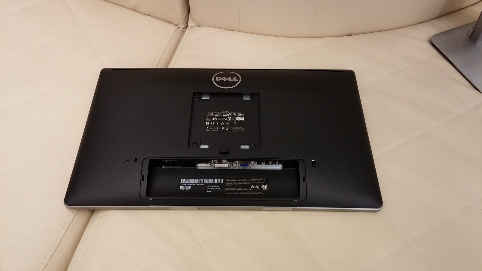 Dell P2214H - сам монитор