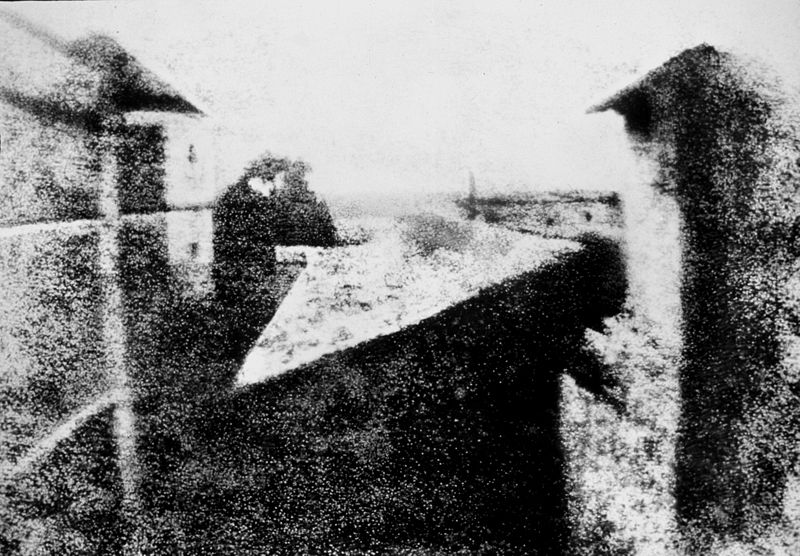 Вид из окна — первая сохранившаяся фотография