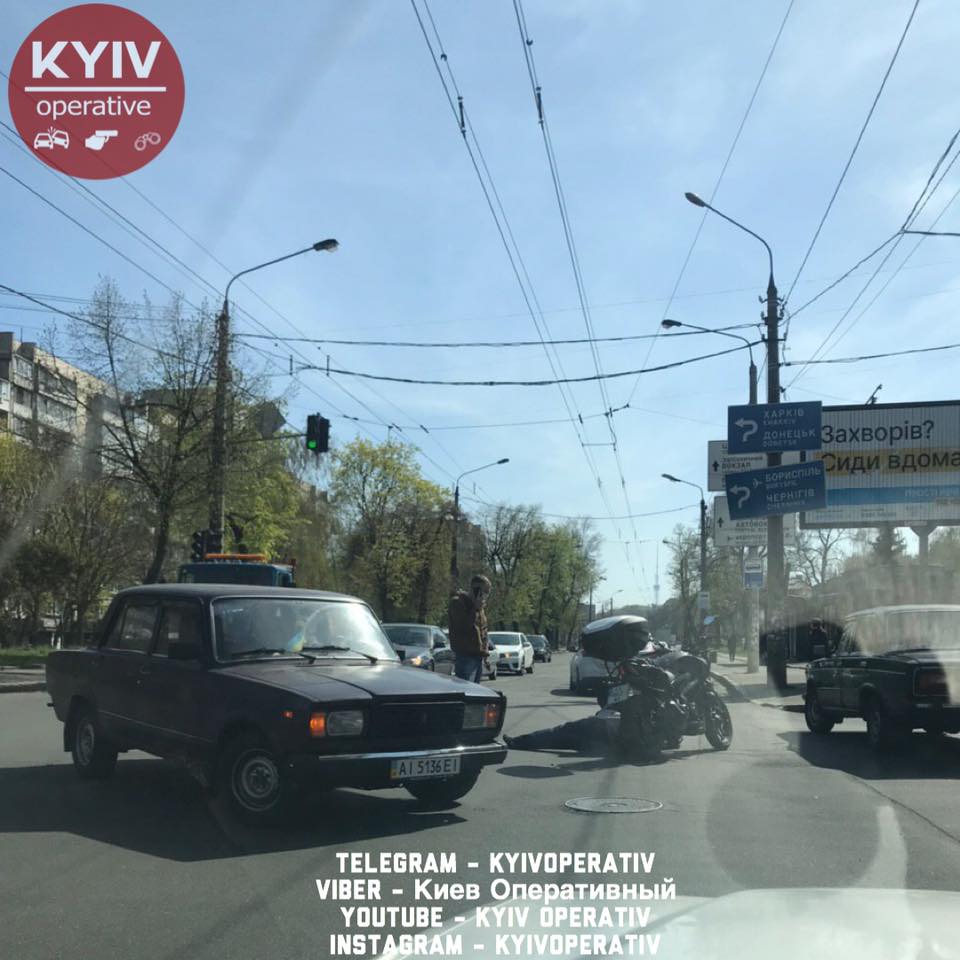 ДТП в Киеве и области: Столкновения с участием Jaguar и мотоциклиста