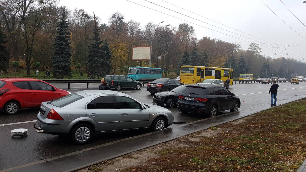 Виновница аварии на Volkswagen просто уехала