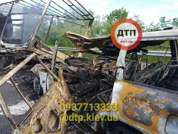 Сгоревший под Киевом водитель оказался полицейским: Подробности
