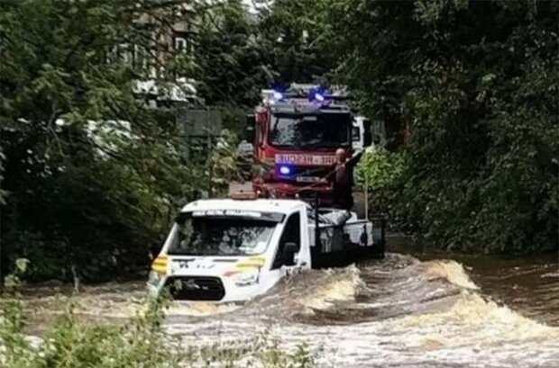 Водитель решил, что в этом участке есть брод