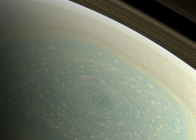 Ураган сфотографировал зонд NASA