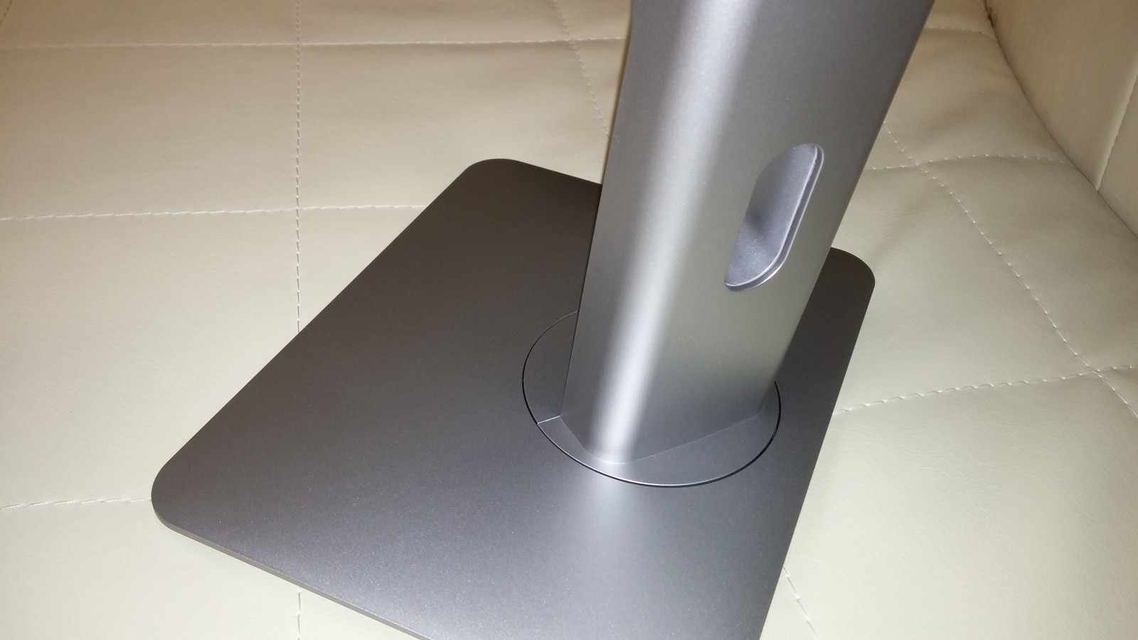 Dell P2214H - регулировка по горизонтали