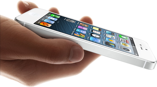 iPhone 5 - 2012-й год. 4-дюймовый дисплей, мощный процессор A6, 1 Гб оперативной памяти. Это самый легкий iPhone за все время - весит 112 грамм.