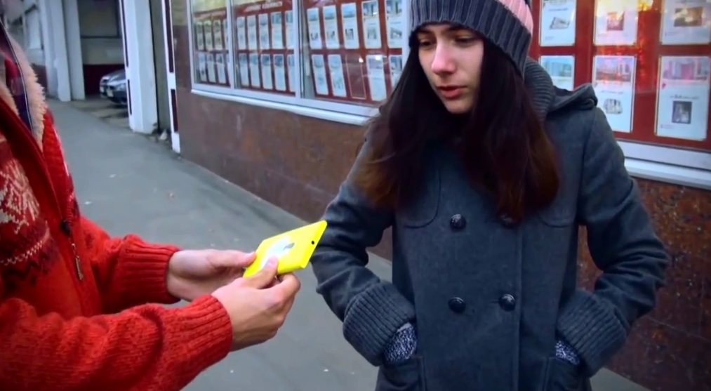 К сожалению, никто не догадался, что это не настоящий iPhone 5C