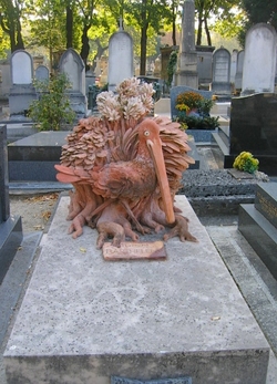 Над могилой Gerard Barthelemy стоит каменная розовая колпица