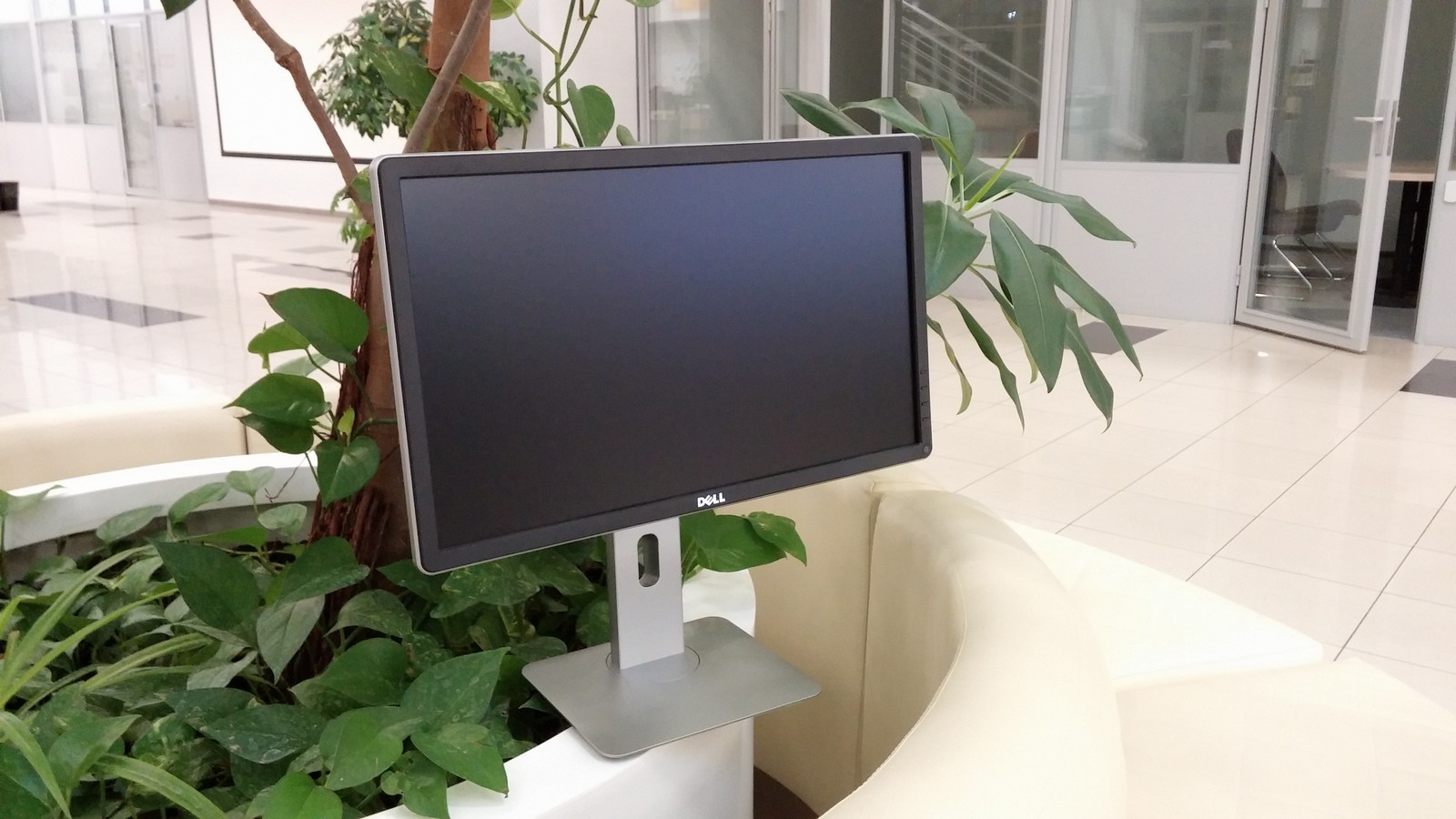 Dell P2214H - внешний вид монитора