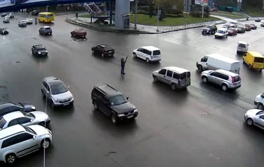Киевского водителя-добровольца могут оштрафовать