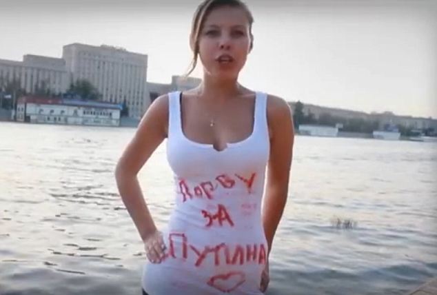 Порву за Путина: девочки срывают майки.