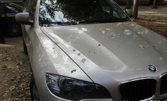 Хозяйка BMW X6 ушла на пляж