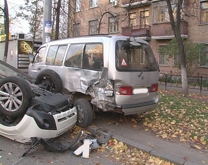 Перевернувшаяся Субару