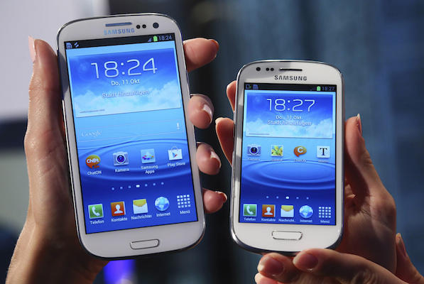 Samsung показала мини-версию Galaxy S III