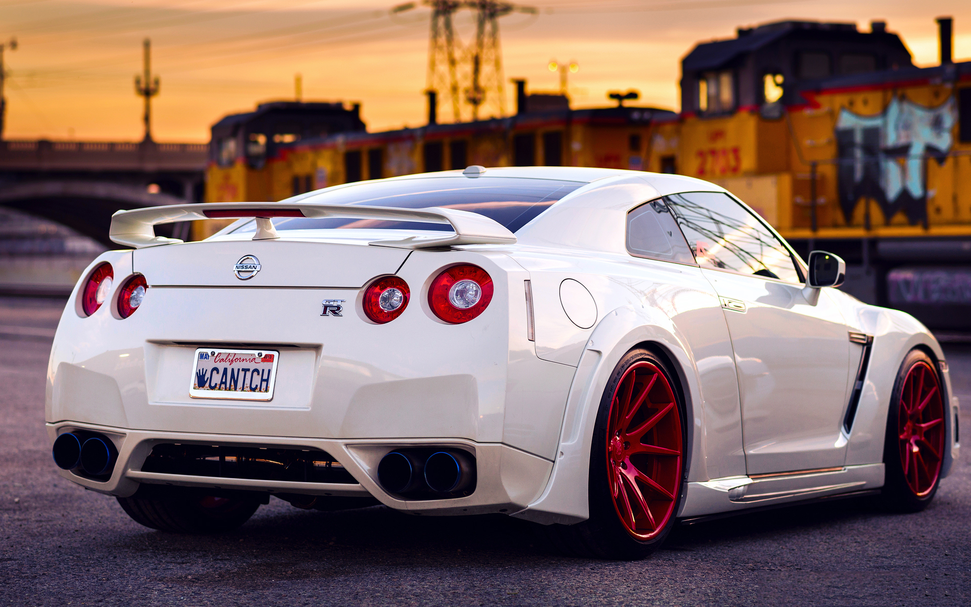 Nissan GT-R. Японская лошадка с 3,8-литровым твин-турбо V6 мощностью до 600 л.с.
